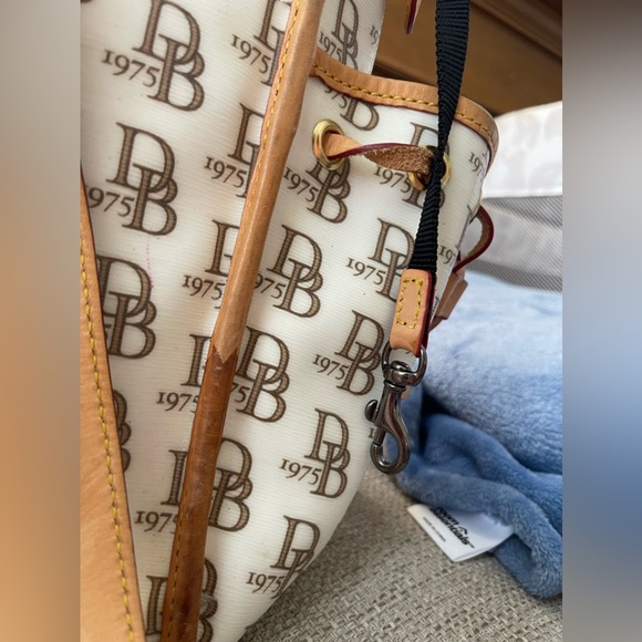 Dooney & Bourke Diaper Bag W/ Changing Mat Signature Pattern White & Brown - Picture 12 of 14